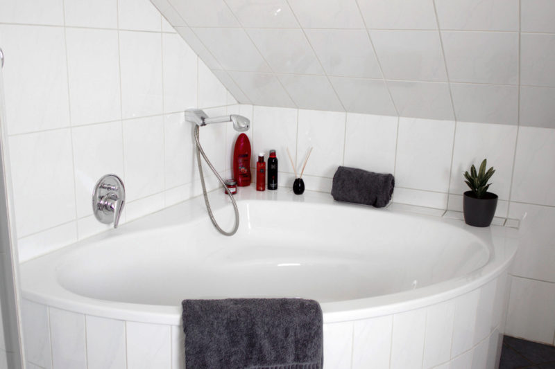 einrichtung-tipps-fuer-kleine-badezimmer-interior-dekoration-bad-wohnen